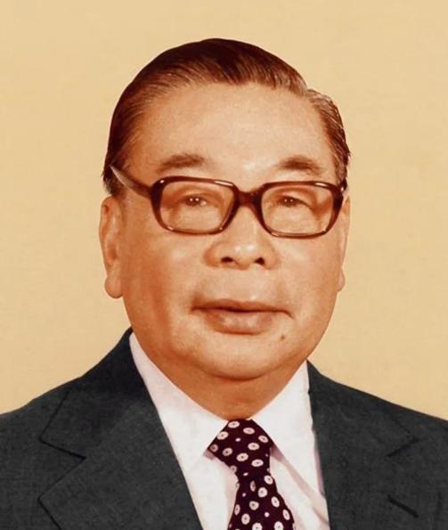 蒋介石晚年一心扶持蒋经国上位，没想到蒋纬国却掌握了军队，最终为了避免兄弟自相残杀