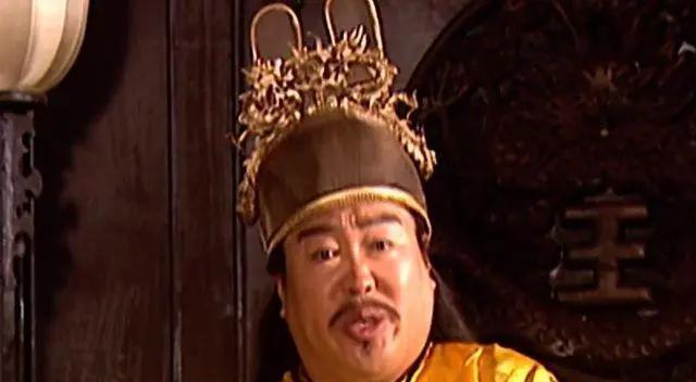 1662年，20岁的郑经跟35岁的乳母生下儿子郑克臧，郑成功知道后，当场吐了一口