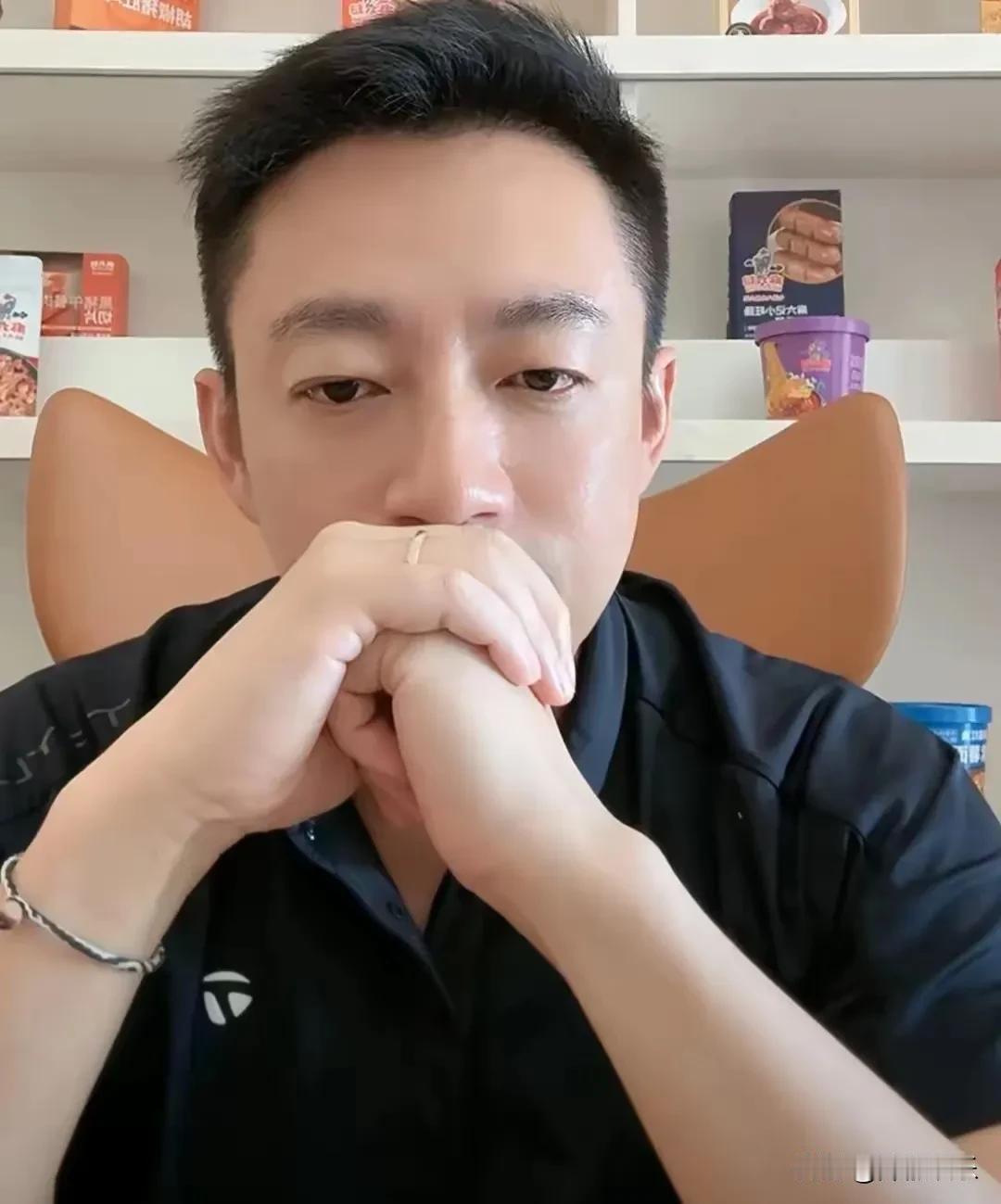 马筱梅被骂汪小菲沉默。网友表示这是汪小菲一贯的作风，之前不也是一样吗，张兰护短儿