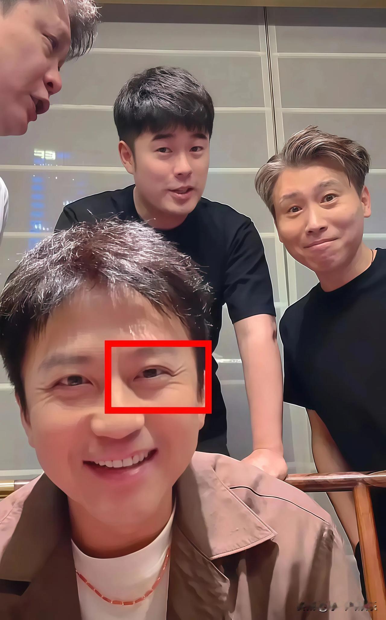 邓超来陈赫直播间捧场看完其实我挺难受的原因是超哥真的老了。从跑男