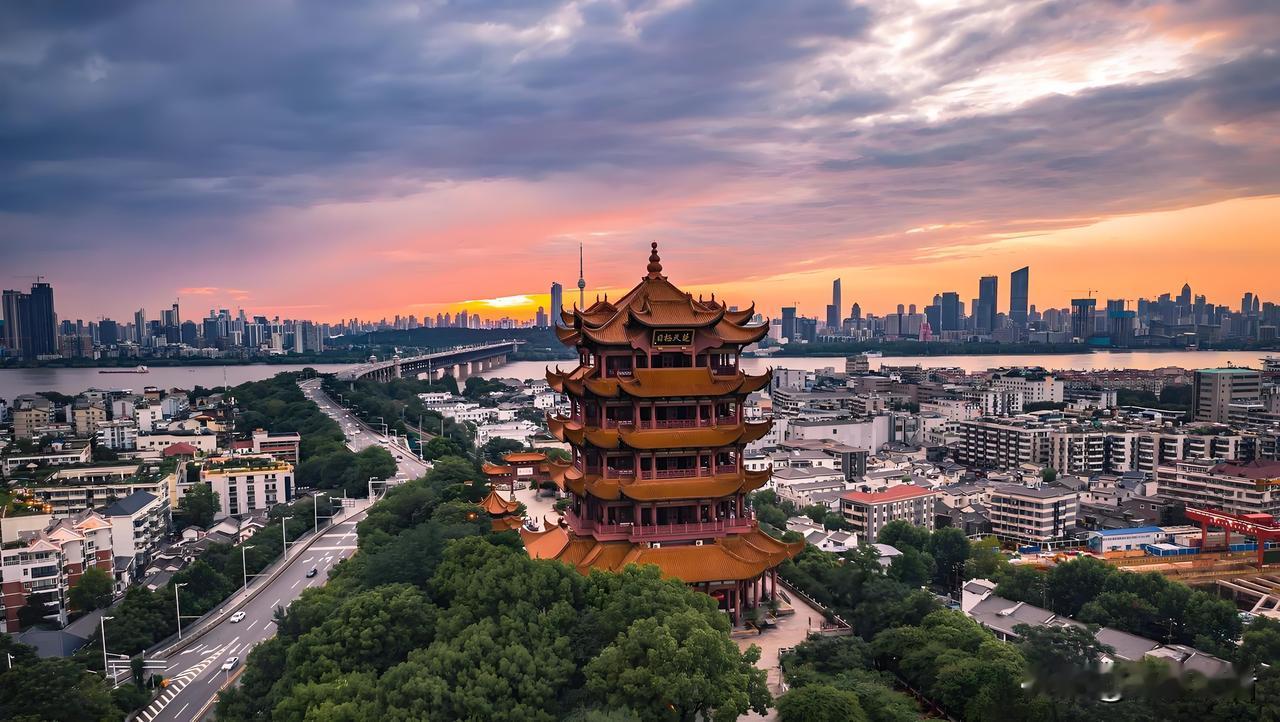 武汉2025年终答卷出炉！奋进与烟火气双双拉满🔥江城武汉的2025年终大