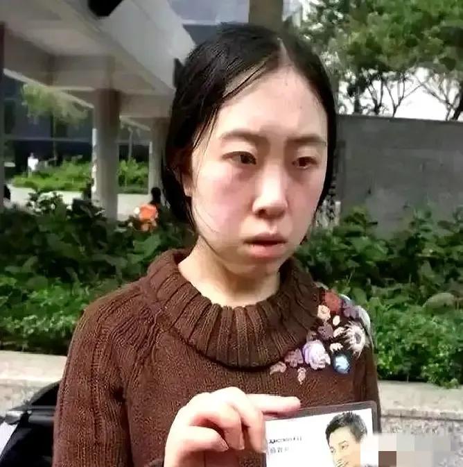 2022年，兰州一家不起眼的超市里，那个弯腰理货的大姐月薪刚过两千，要不是媒体再