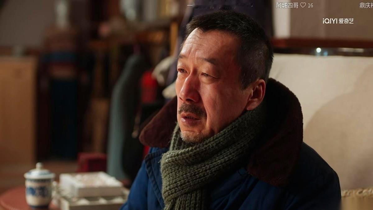 亲姐，未婚先孕，孩子甩给他，人跑了。姐夫，认识15年，14年在里头。同事，老