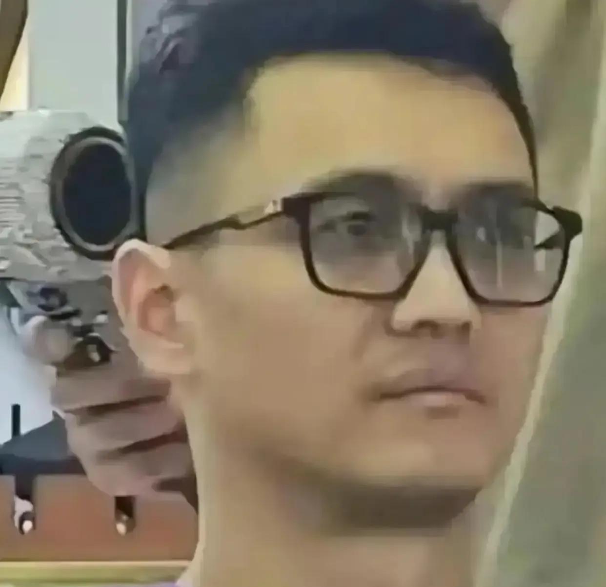 10万人涌入直播间，弹幕却只刷三个字。宋喆的枣，卖不动了。他换了新账号，改了