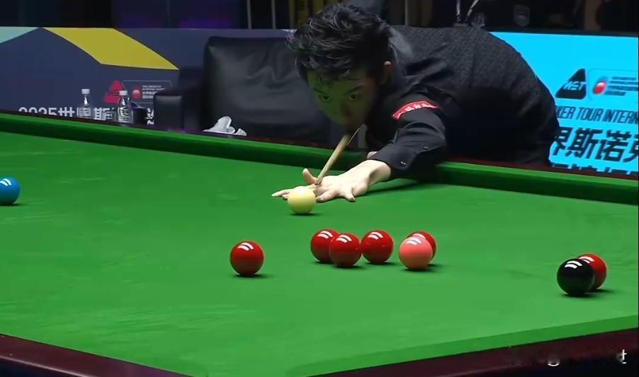 稳、准、狠！吴宜泽全方位压制霍师傅。论进攻、拼准度，年富力强的吴宜泽占点优势是