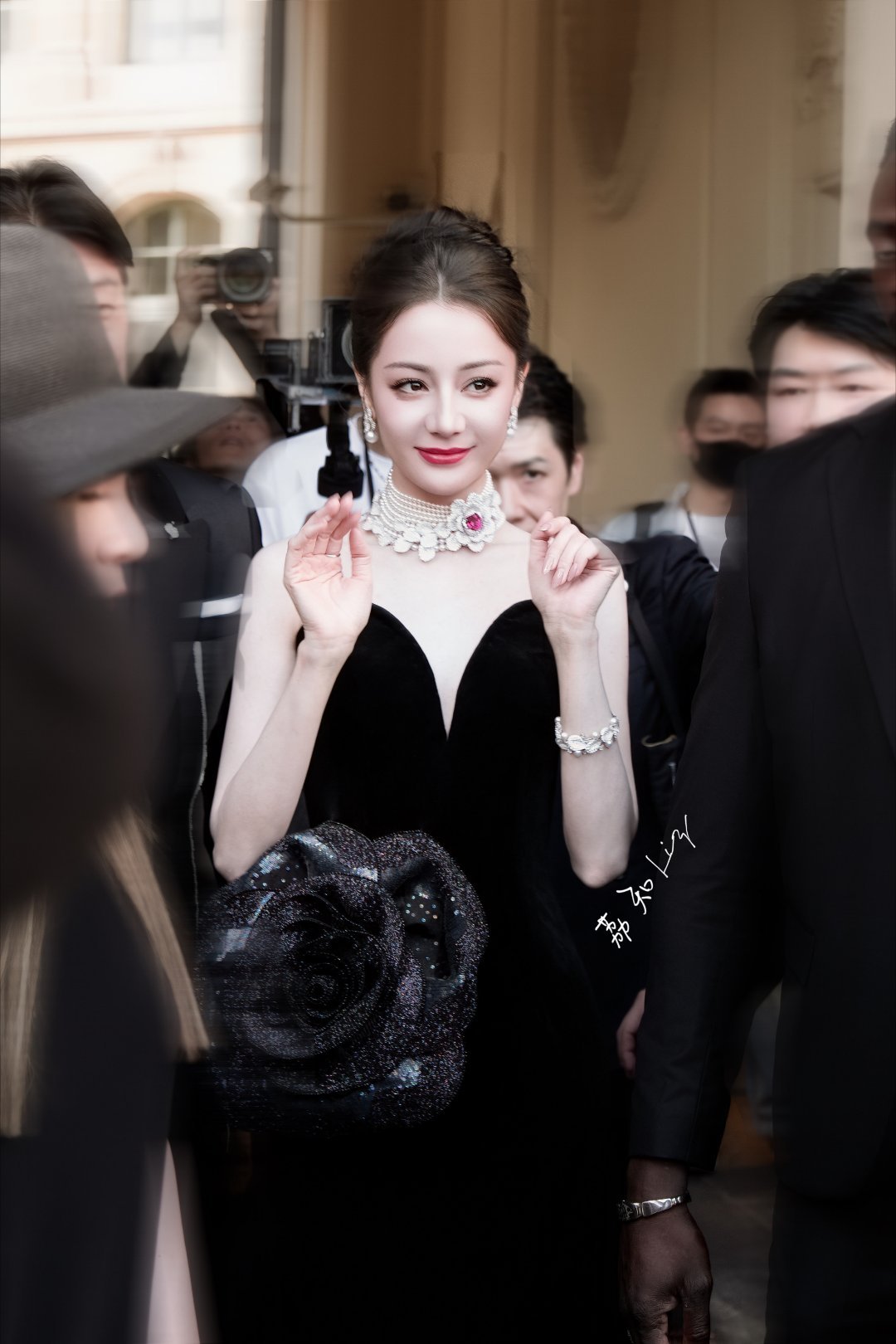 同一位拍摄的Angelababy和迪丽热巴​​​