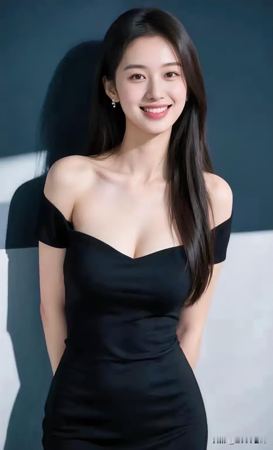 墨色裙裾，勾勒优雅弧度。露肩设计，盛着月光的温柔。长发垂落，似黑瀑轻拂肩