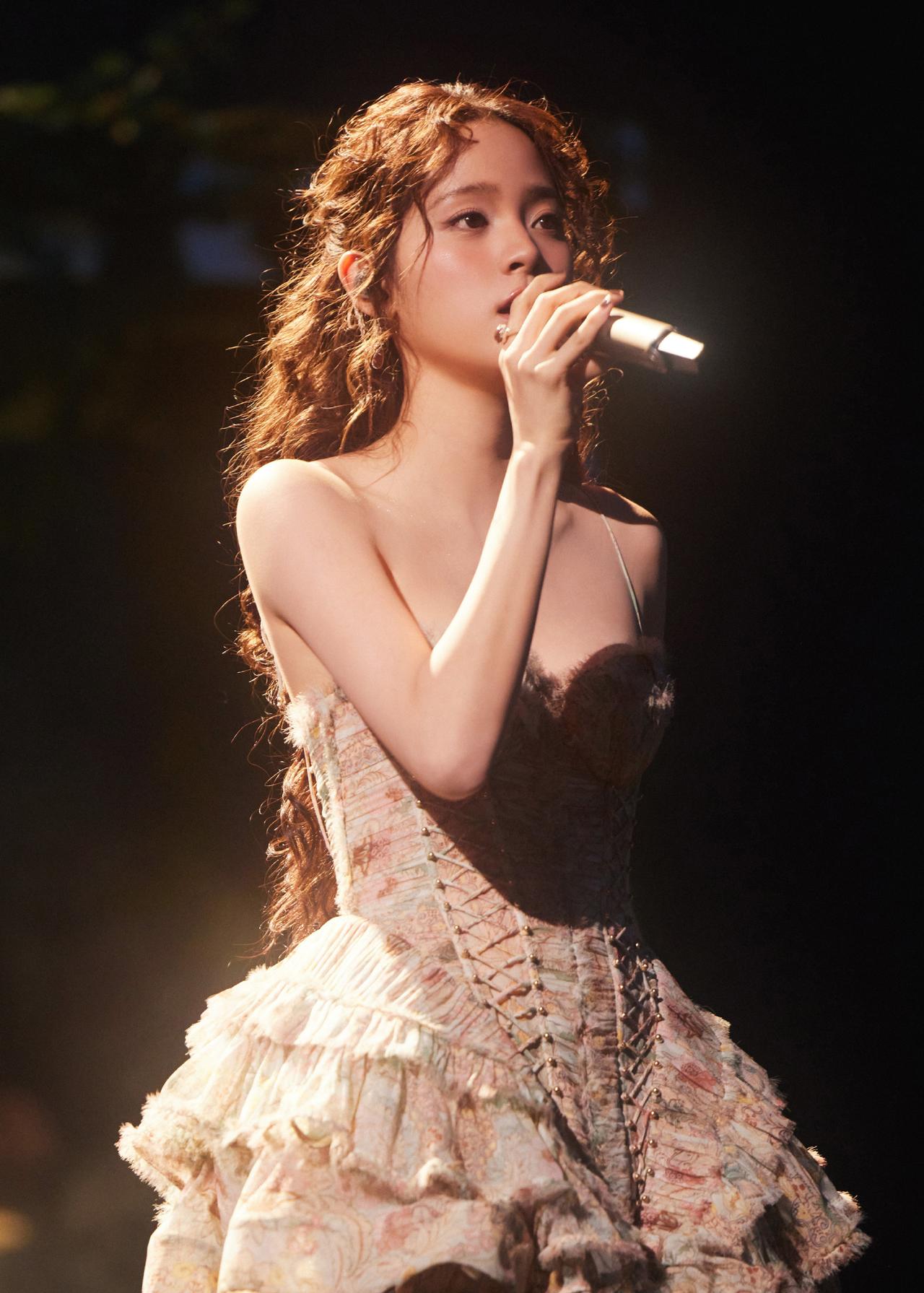 娜娜跟洋娃娃一样美😘欧阳娜娜