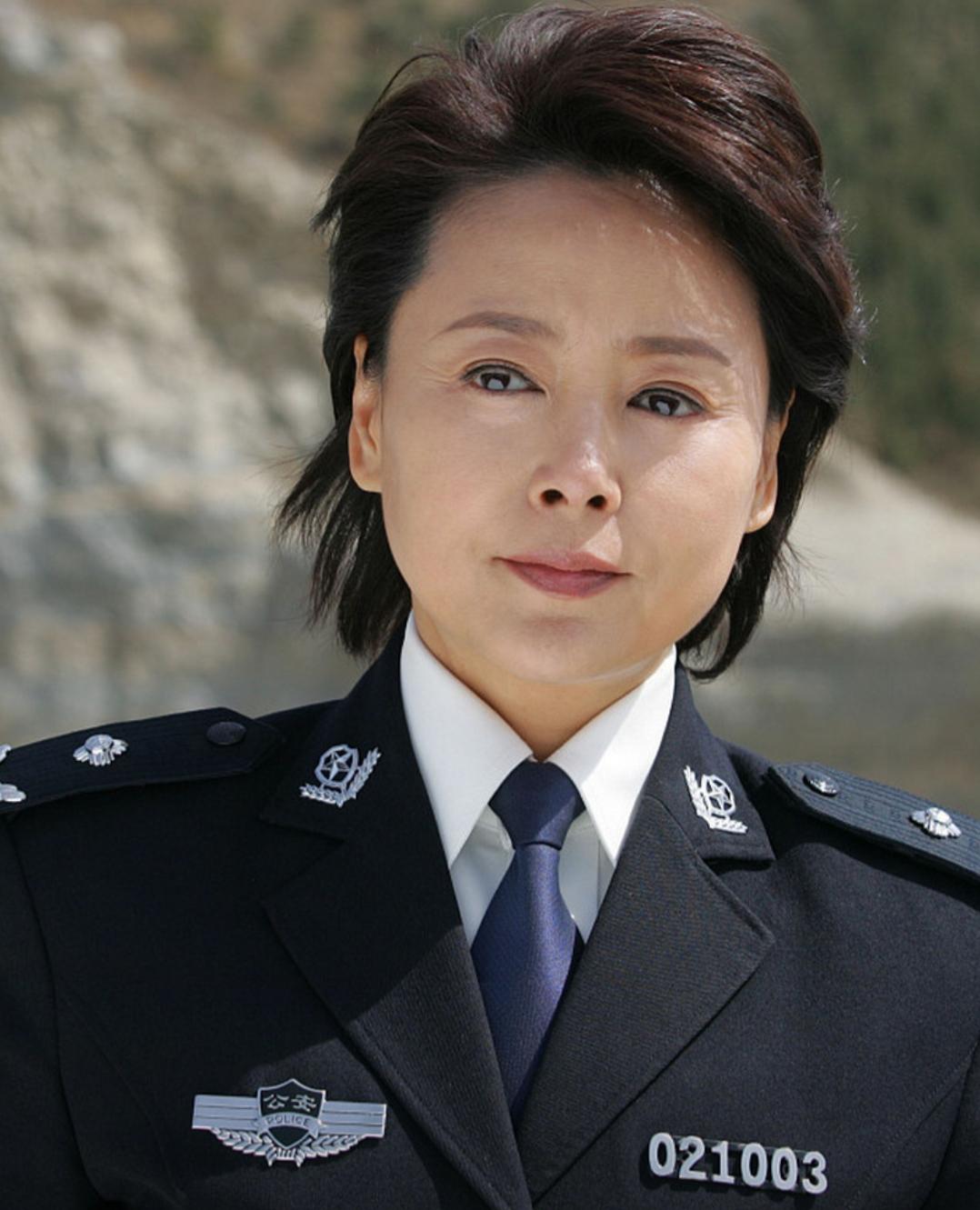 我这辈子蛮可怜的，没有婚姻，没有孩子，钱再多，也不知道给谁。娱乐明星