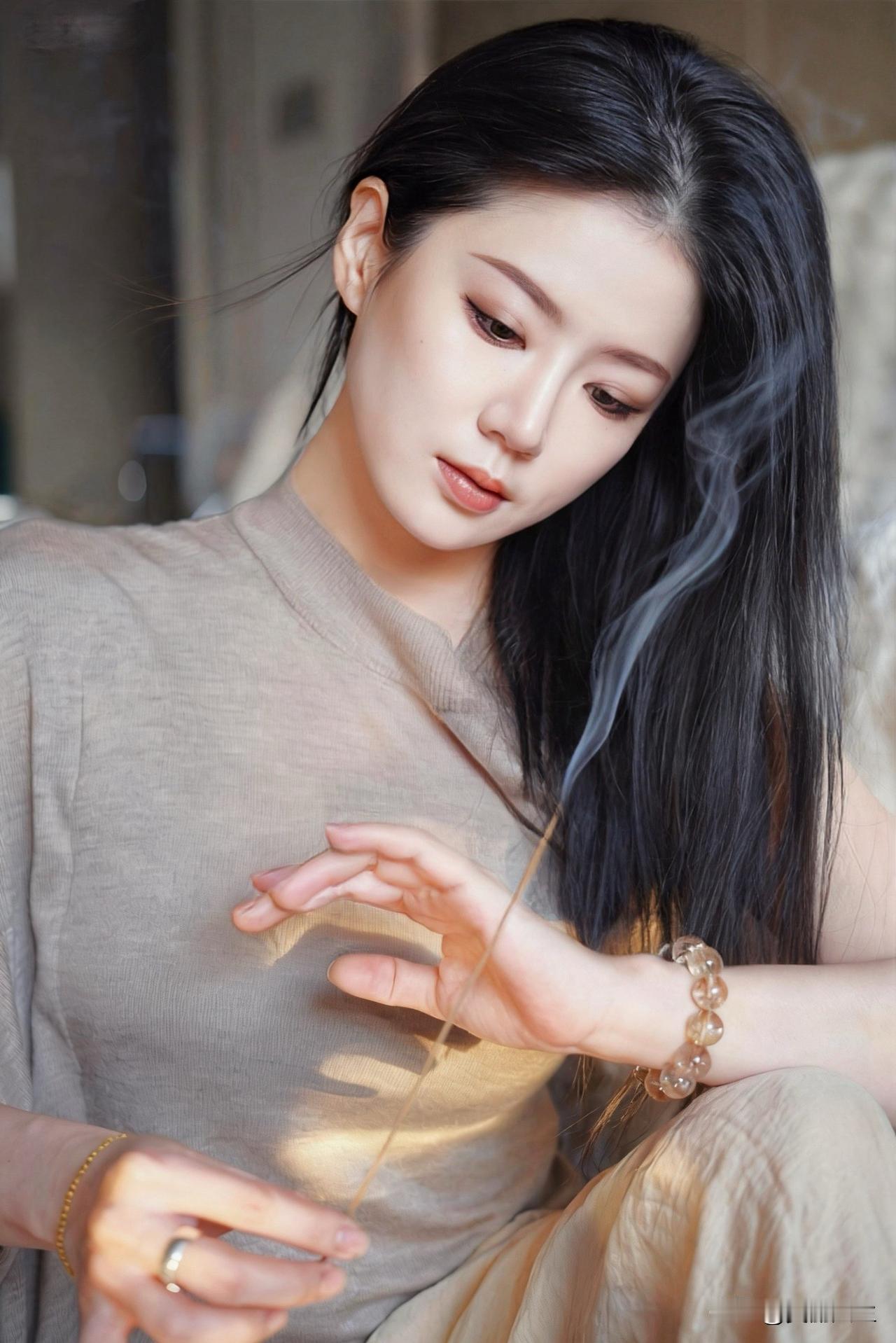 瑜伽晨练今日焚香以静心