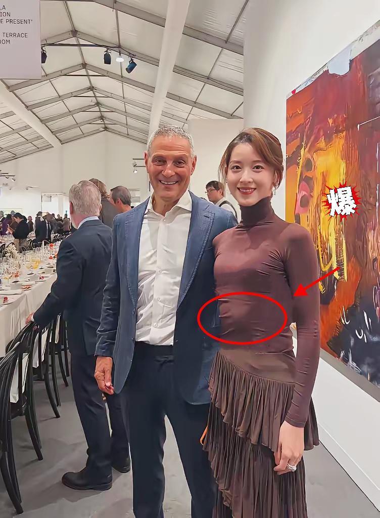 章泽天这会估计要哭死了！​好好的参加画展，却无缘无故上了热搜，而且还是因为她