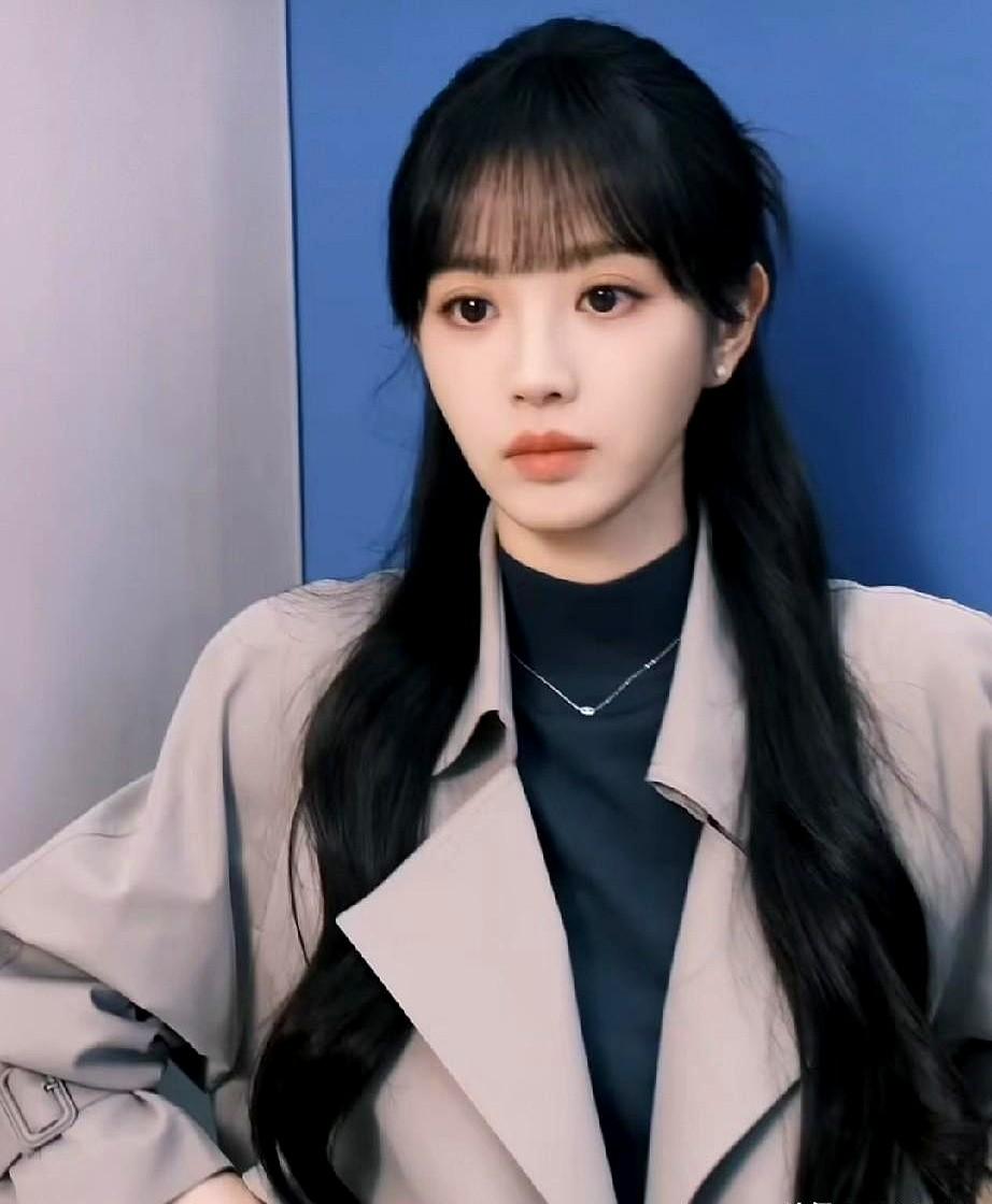 田曦薇是有什么玄学在身上吗？她这头刚拍完戏从小透明直接升咖当小花，白敬亭拍完反