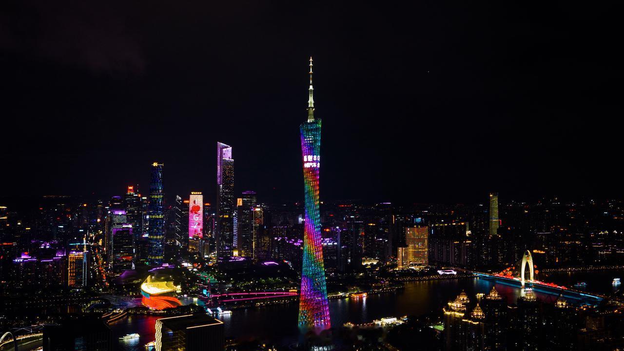 80w交付的纪念t恤什么时候安排一下？继小鹏G7登陆中信大厦后，小鹏汽车带着全村