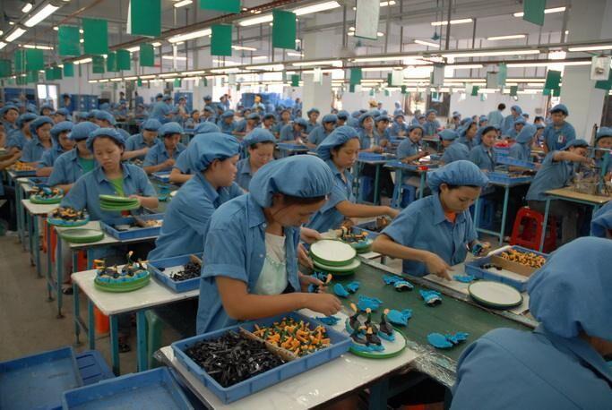 为什么中国的贸易顺差已经接近1万亿美元了，但外贸企业却还一批又一批地倒闭？这么说