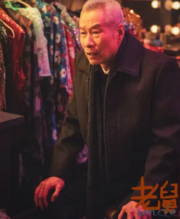 把《人世间》和《老舅》放一起，差别就出来了~ 老舅这片子不错，挺搞笑！唯一