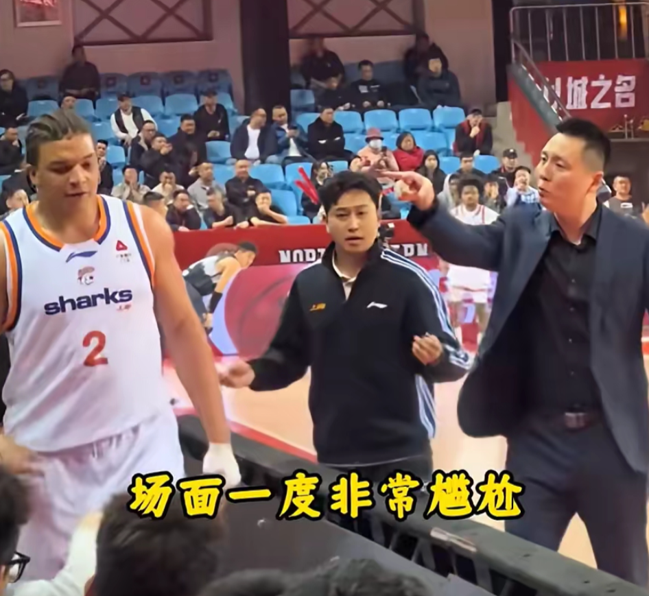 因为上海男篮提前4轮锁定常规赛第一了。所以剩余4轮与上海男篮比赛的球队，或多或少