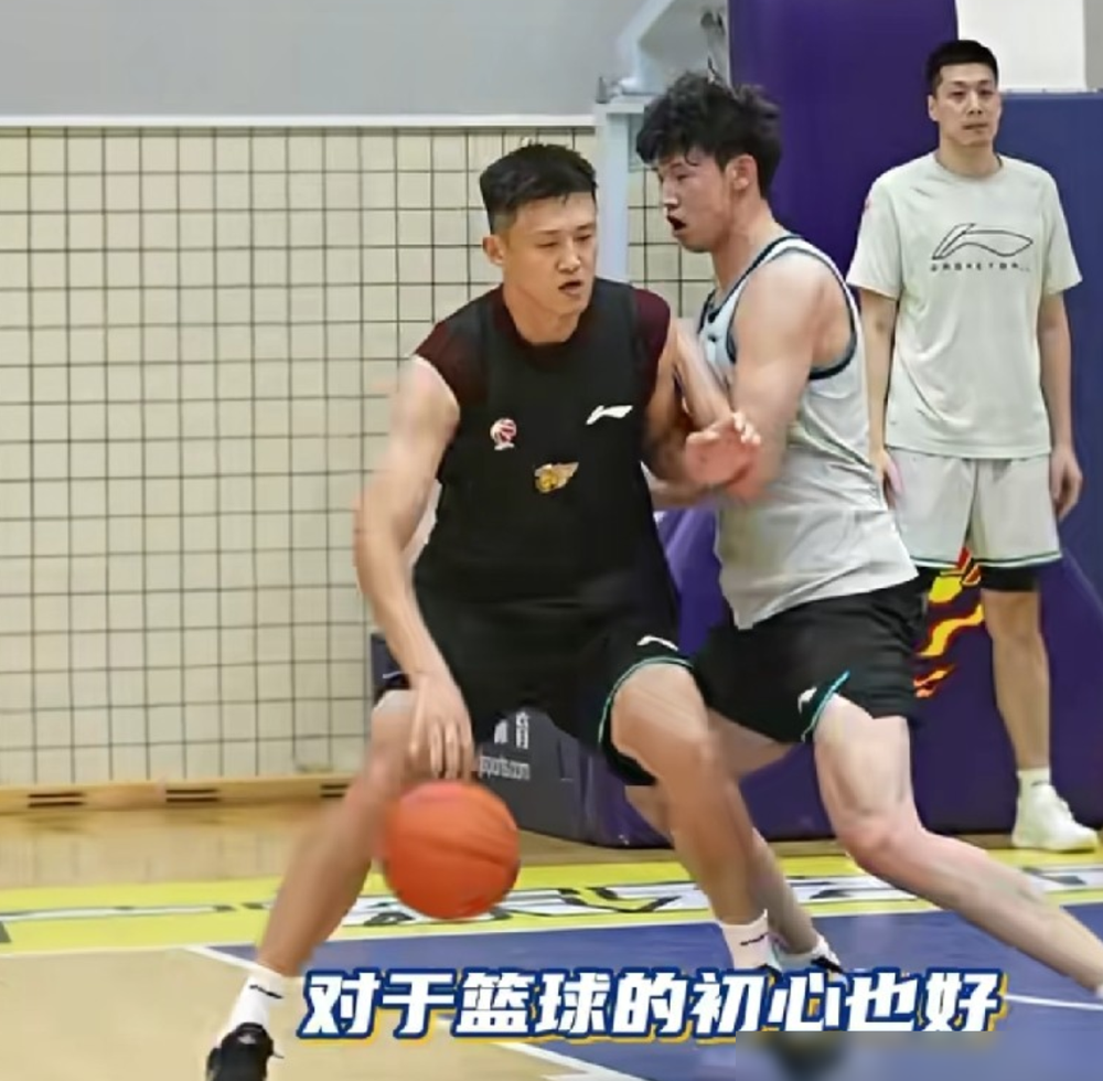 被下家当众退货的弃子，转头竟拿到了3年续约大合同。8月底，广东男篮本来计划拿小将黄明依，去换吉林队的