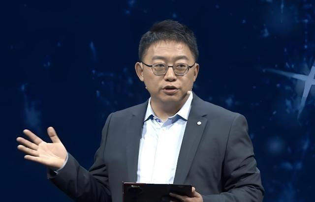 他们真正怕的是中国赢！沈逸点破：精英们把子女和存款都押在美国，一旦中国科技追上，