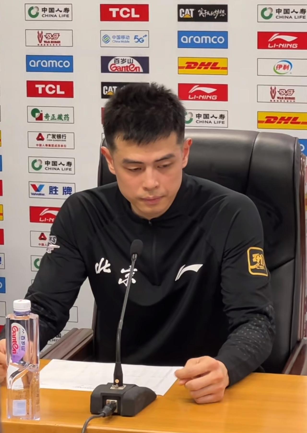方硕赛后道歉……感谢方硕在北京队给北京篮球的贡献吧……好合好散！方硕的竞技状态下