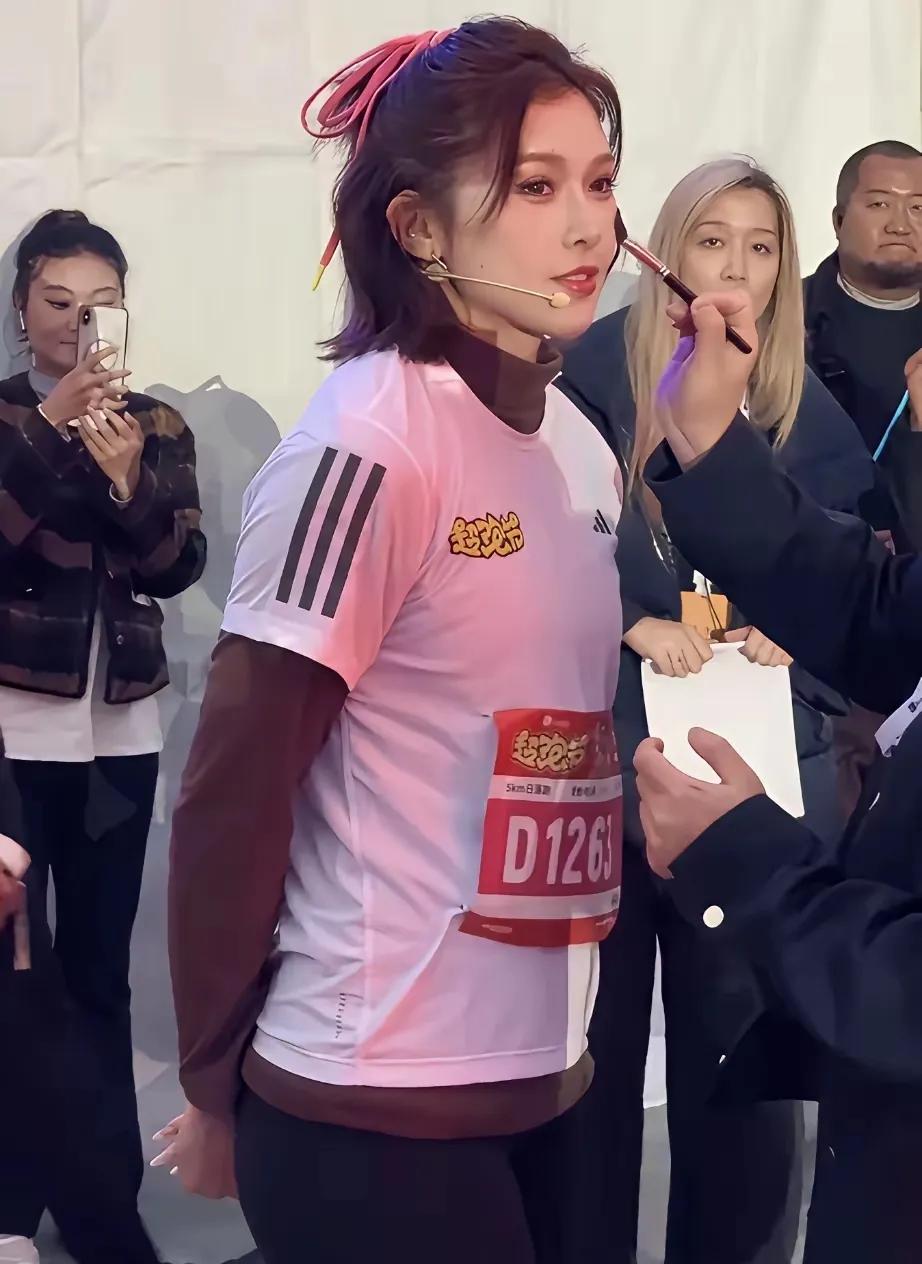 现在网上很多在捧刘景扬，攻击吴艳妮的人，但是成绩气质人气不是捧出来的，无论怎么捧