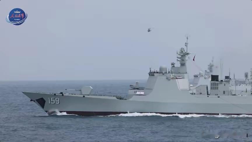 052D新舰入列三代“中华神盾”同框我国盾舰达50艘近期2艘055型东莞舰、安