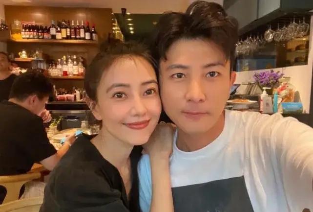 高圆圆的朋友大左在她住的小区找房子，看了不少套都没合心意，高圆圆知道后，忽然想起
