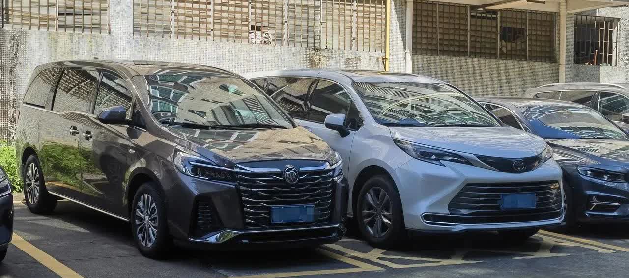 总觉得赛那跟GL8差不多大直到今天停在GL8公务舱旁边一个像商务舱