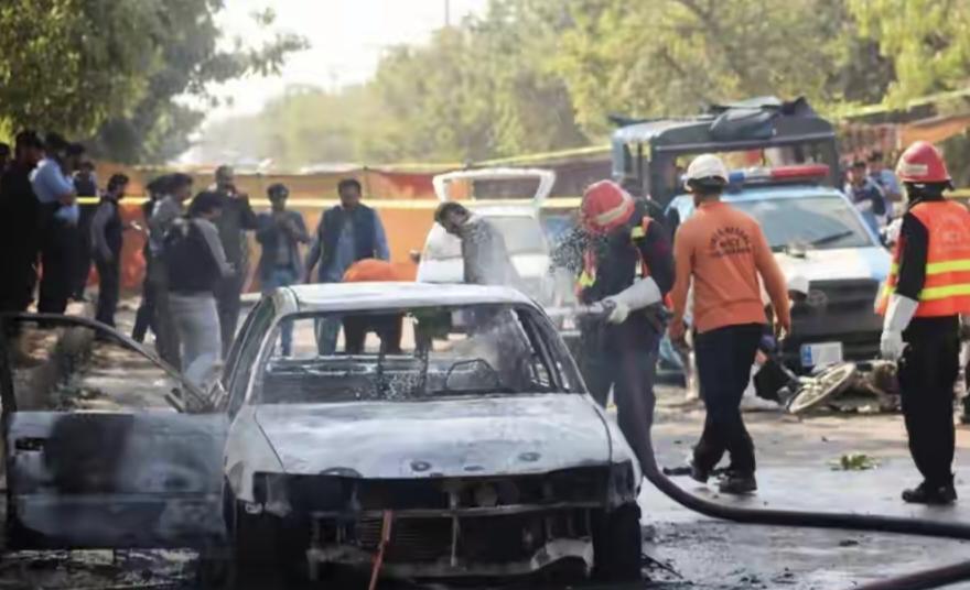 印巴24小时连环炸！25人殒命，莫迪赴宴遭痛骂，背后三方博弈藏猫腻南亚这颗