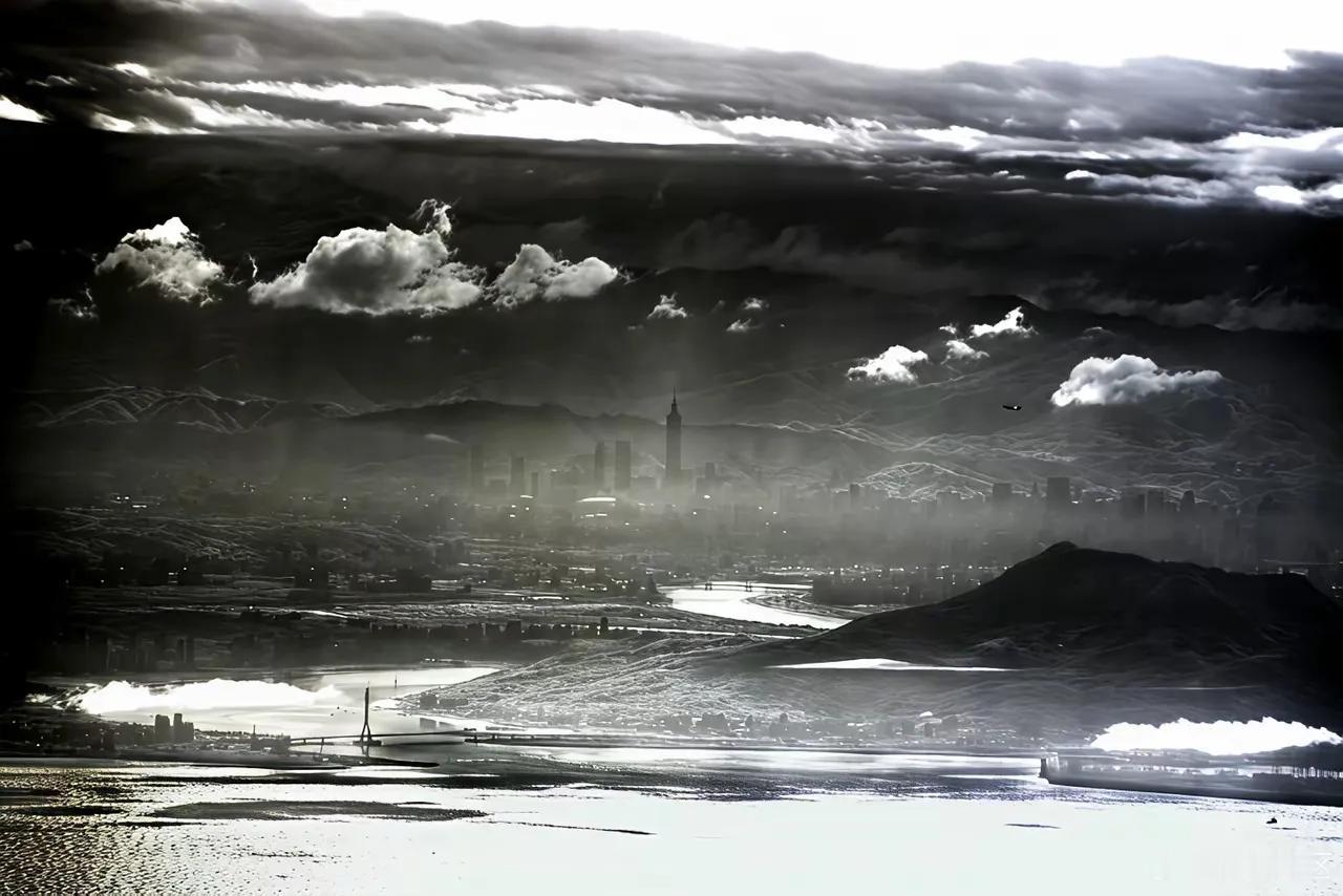 纳闷了，台北风光被双尾蝎尽收眼底，岛内的大批“爱国者”飞弹怎么集体哑火了？！目