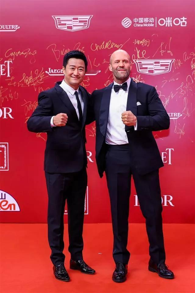 万万没想到，杰森斯坦森看起来这么霸气，生活当中竟然是一个i人。一次吴京邀请杰