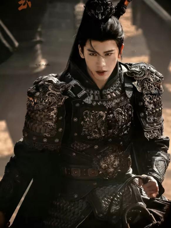 逐玉:古往今来颜值高就是好！你看谢征卖个卤肉比一般普通人都卖得快！只要谢征站在那