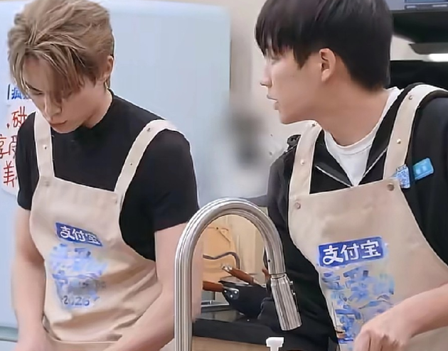 客人让王鹤棣给小孩子做辅食王鹤棣没做过不知道怎么做，忍不住吐槽：“宝宝辅食这种