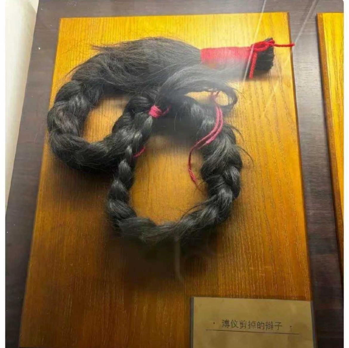 1922年夏天，16岁的末代皇帝溥仪受英国老师庄士敦的影响，不顾宫内保守势力的反