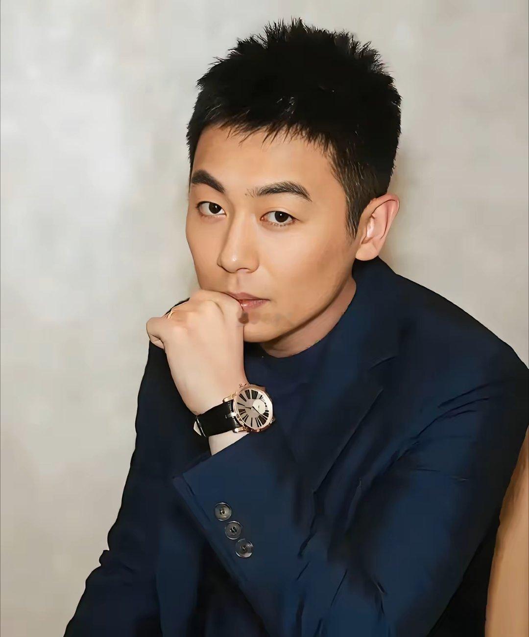 真的，一开始我以为，朱亚文这几年拍戏少，是因为和郭麒麟有矛盾，结果我发现，自己还