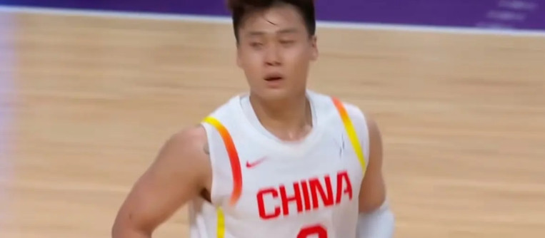 中国男篮小组赛对阵沙特红黑榜郭士强7.5分。每次发现问题及时叫暂停有