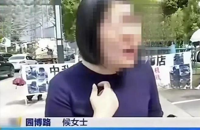 云南昆明，一女子花120多万买了一辆奔驰车，没曾想新车被送去贴膜时，4S店竟然私