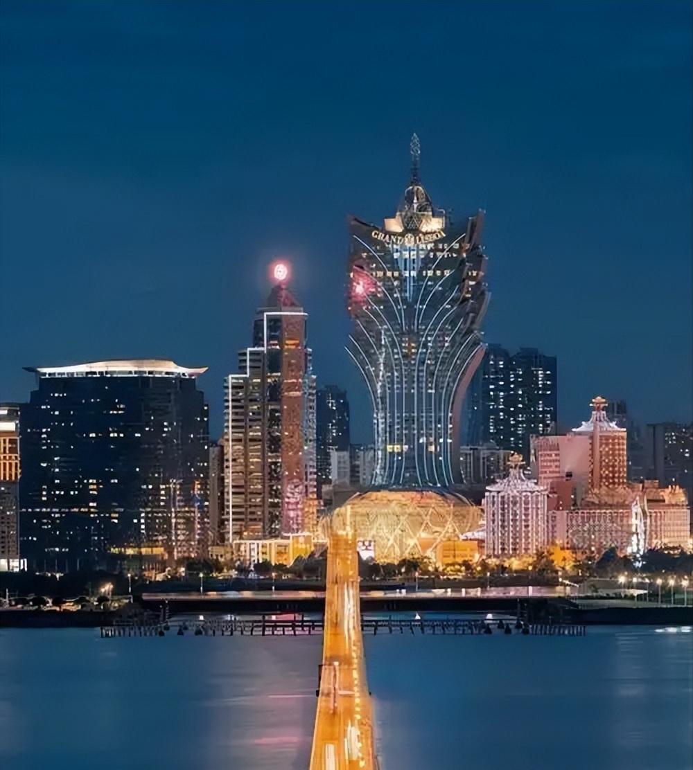 澳门为啥这么消停？不闹独立，不搞分裂，不反共，也不跟台湾美国套近乎。说白了，就是