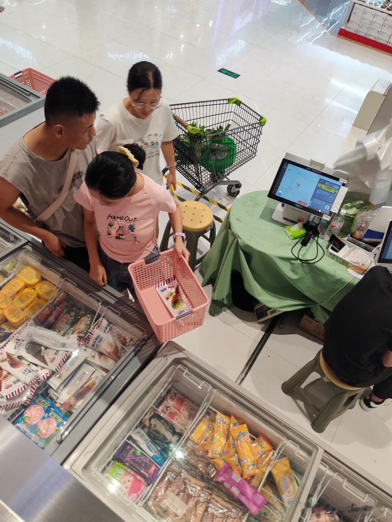 思路打开，财源滚滚8月9日，西安。昨天下午我去超市发现小李兄弟的生意好了起来，