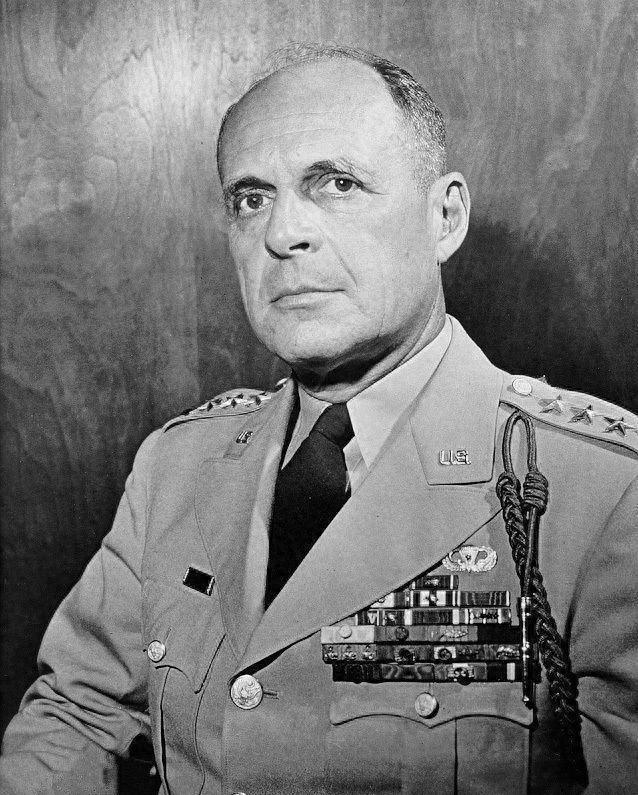 🌞美军上将李奇微回忆朝鲜战争时说:“在志愿军的进攻面前,美第2师又一次首当