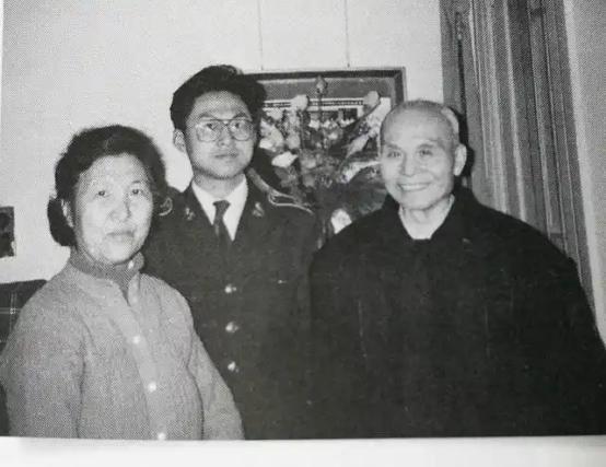 1961年，54岁的邱行湘仍然单身一人，原国民党74军军长邱维达见邱行湘日子过得