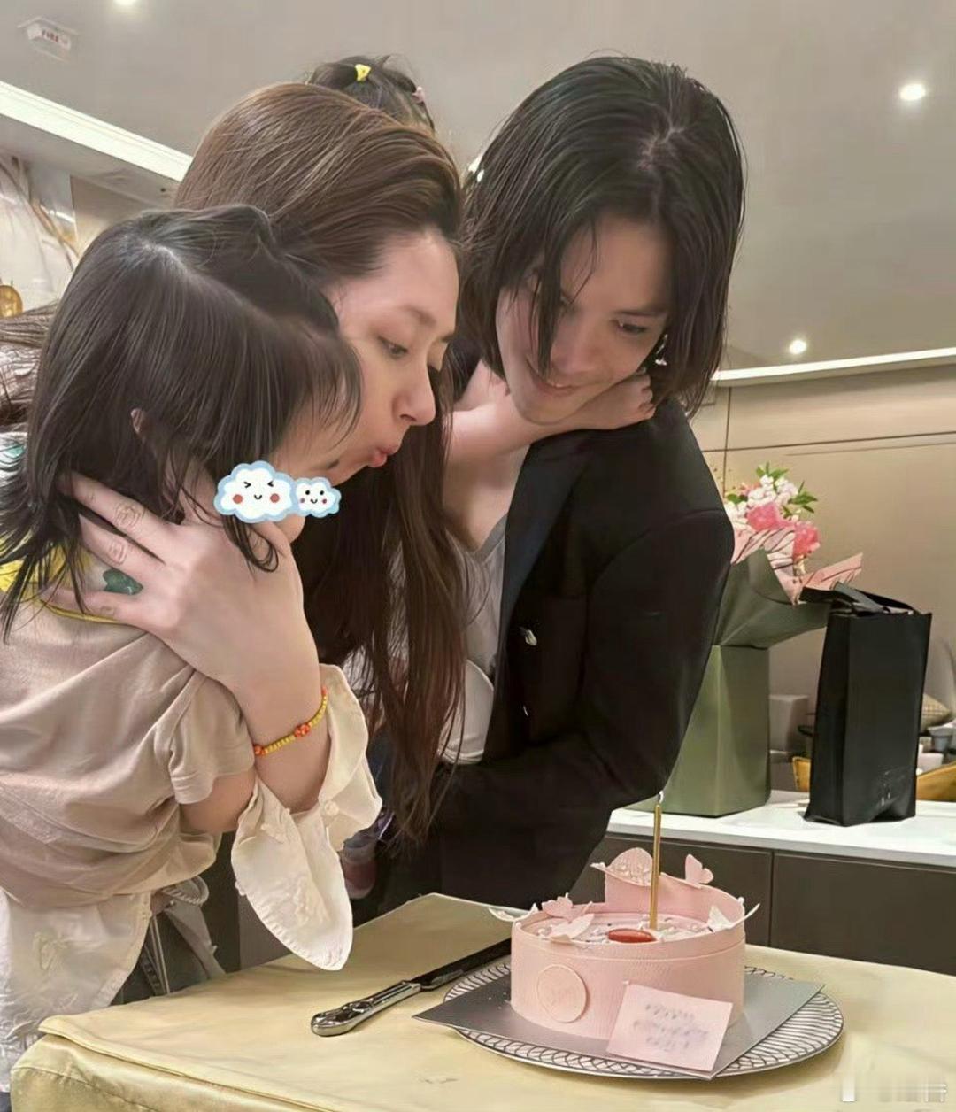 向佐只顾着p自己却忘了他老婆郭碧婷硬生生被拉成外星人了p完也不好看