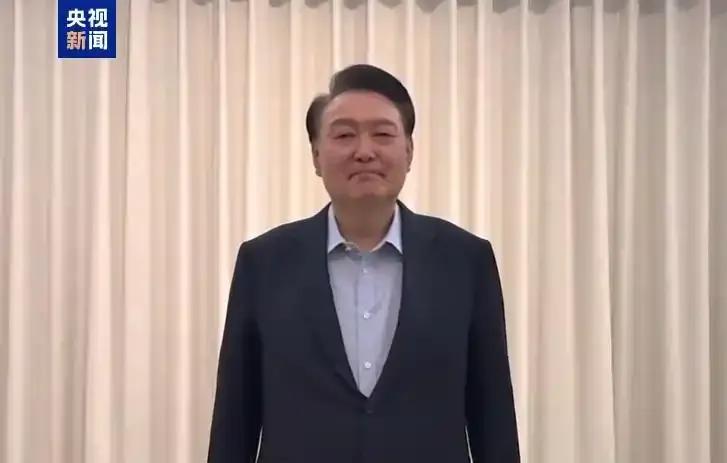 尹锡悦的困惑！韩国总统尹锡悦终于被逮捕了，等待尹锡悦的将是铁窗内的慢慢长夜，人