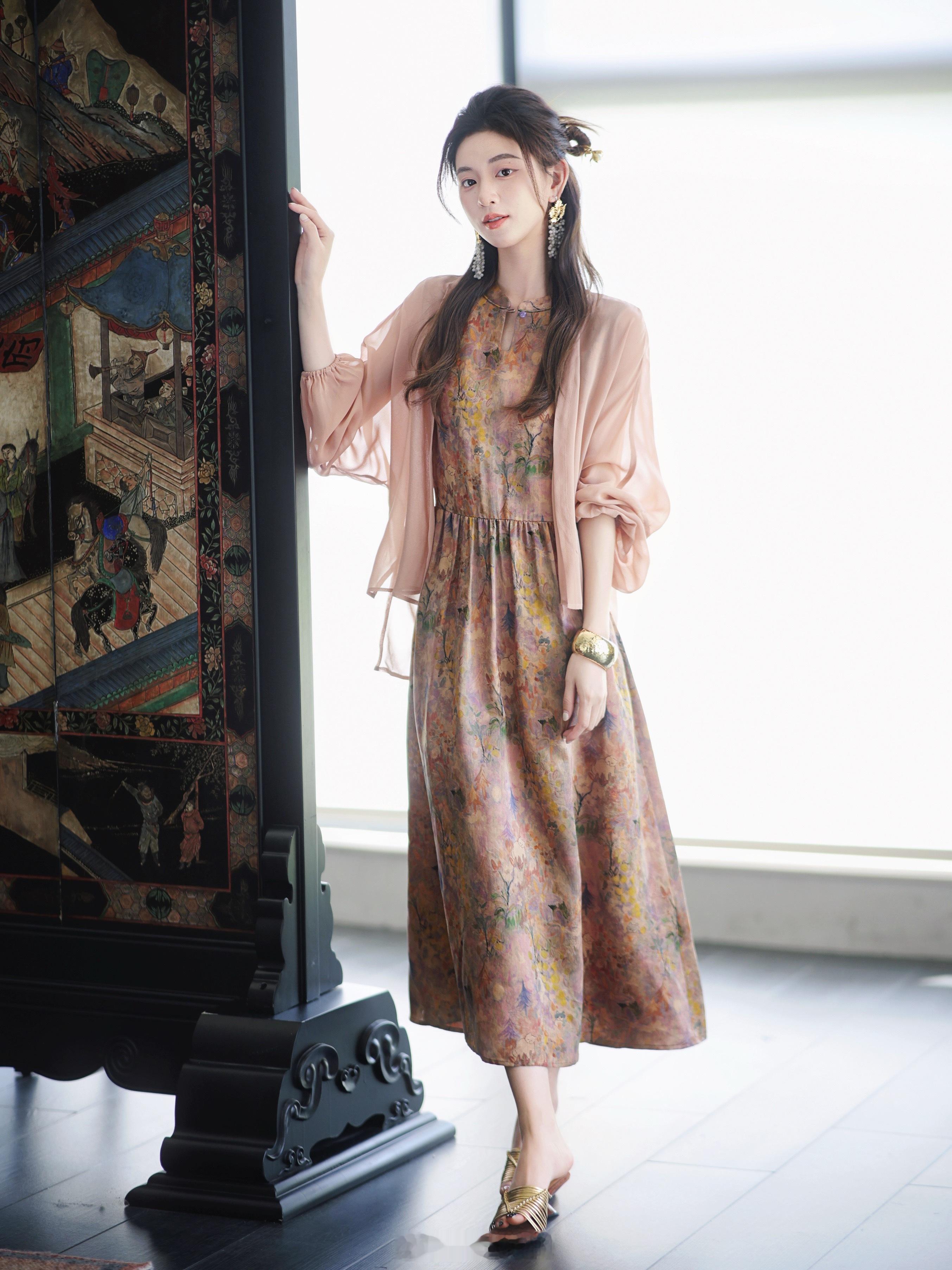 给非遗红云纱全宇宙不解释100真丝温润清凉再加这个宽肩/收腰版型显瘦好穿到爆