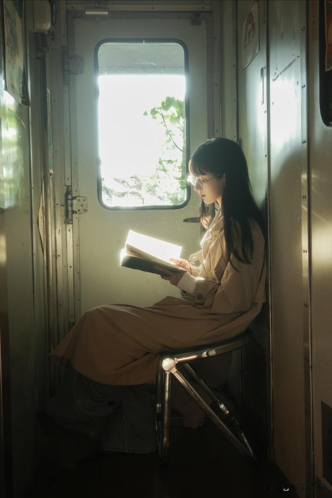 真的越想越委屈，同样是爸妈的孩子，我和弟弟的待遇差太多了。我从小兢兢业业读书