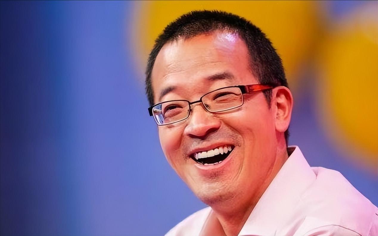 1991年，俞敏洪从北大辞职出来，没钱租房，就对房东说：“我把你的孩子辅导到全班