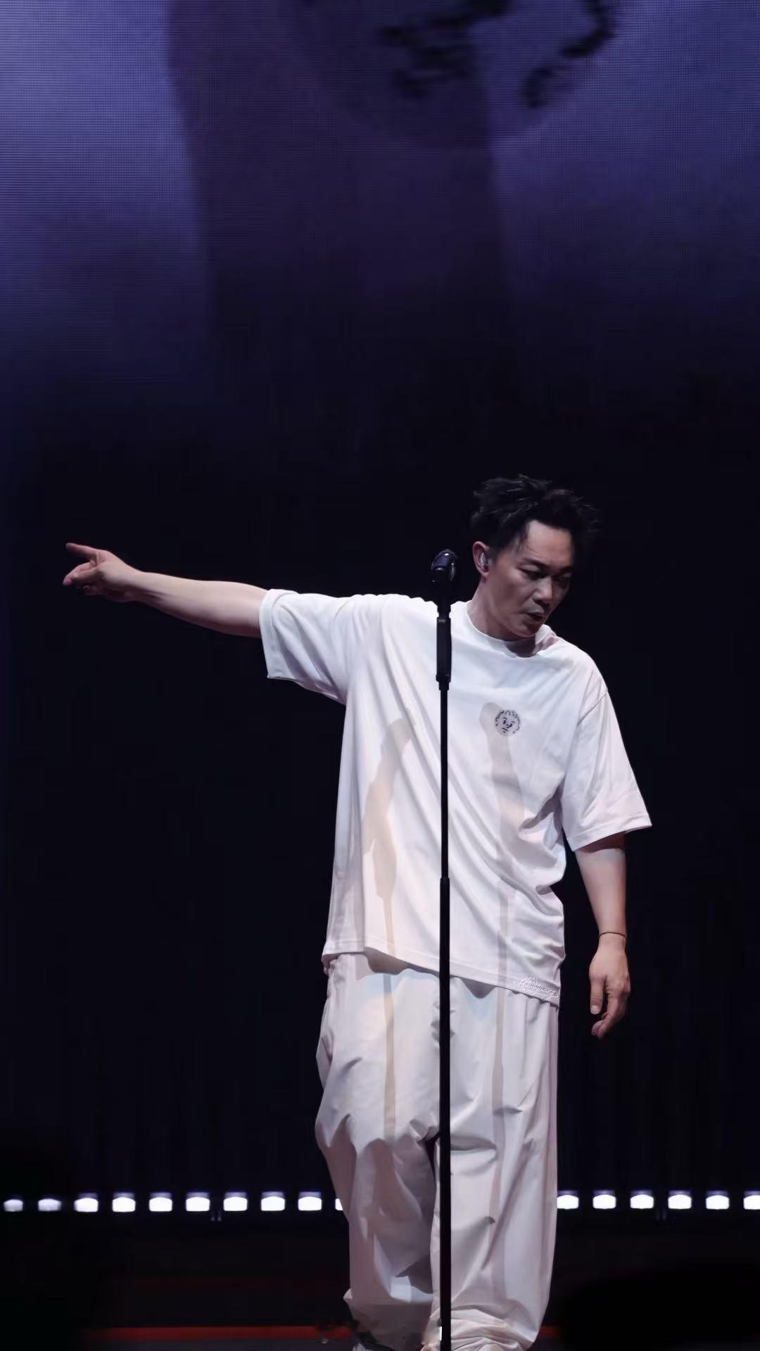 曝陈奕迅带女儿上音综国粤无双他女儿是不是刚出道有什么作品吗？有时候勤学苦读真的