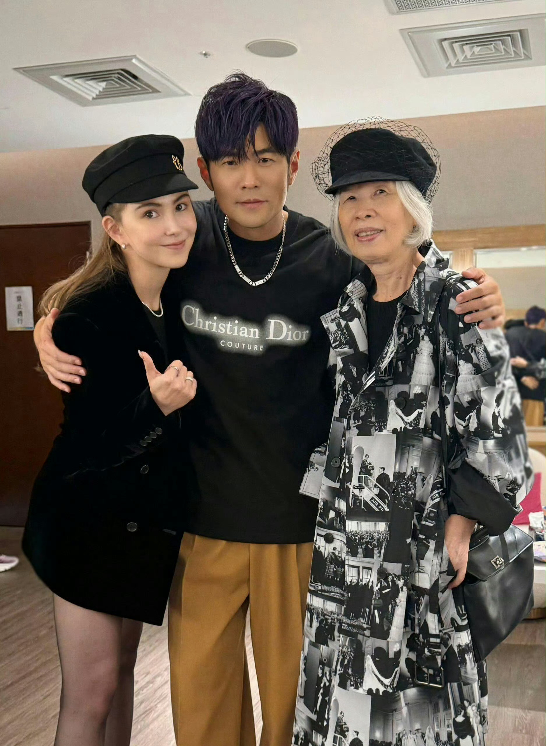 妈妈和老婆一起来听演唱会，真好