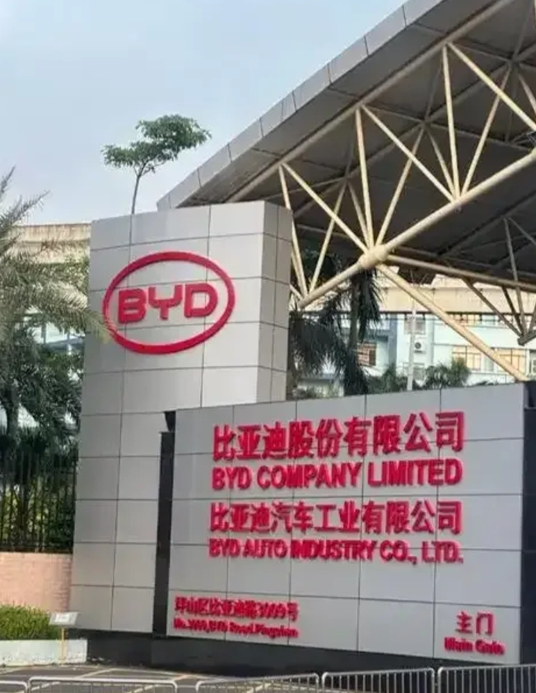电动化程度越高，城市就越发达，比如深圳和上海。当你走在深圳的街头你会发现，满大街