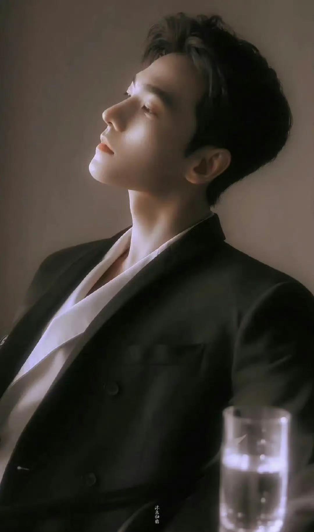 杨洋赵露思恋情瓜：无锤爆料吵翻天，隐私边界才是真问题最近这波杨洋和顶流95