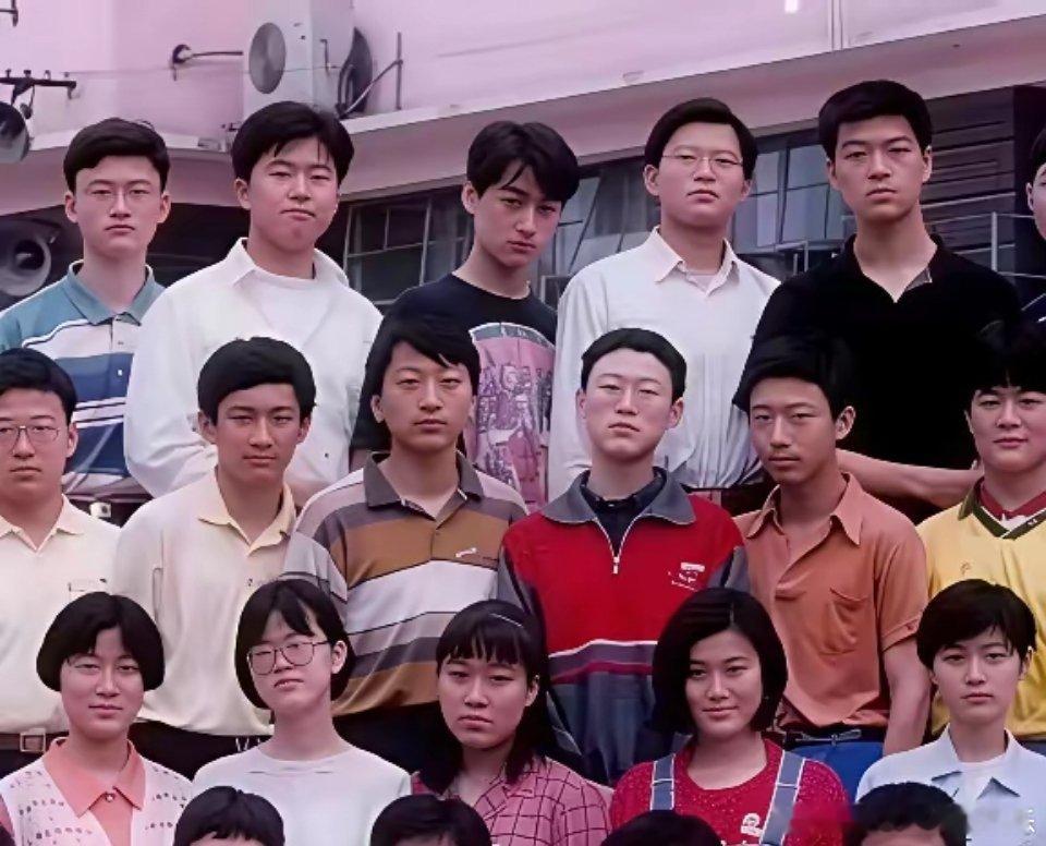 胡歌和班上同学不像是同一个图层